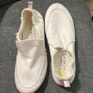 Vionic Malibu slip on sneakers